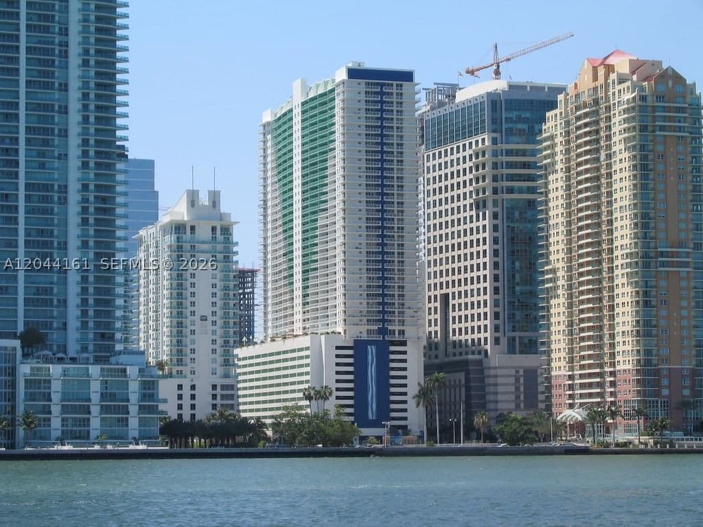1+1 Condo — 1200 Brickell Bay Dr #2806, Miami, FL 33131