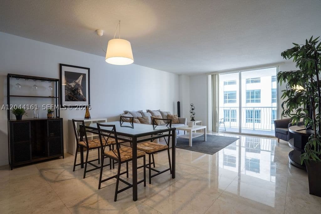 1+1 Condo — 1200 Brickell Bay Dr #2806, Miami, FL 33131