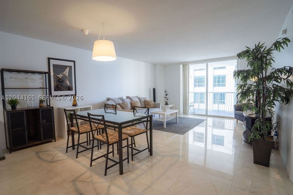 1+1 Condo — 1200 Brickell Bay Dr #2806, Miami, FL 33131