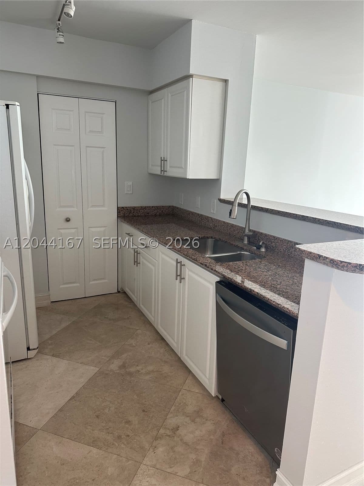 1+1 Condo — 1155 Brickell Bay Dr #3107, Miami, FL 33131