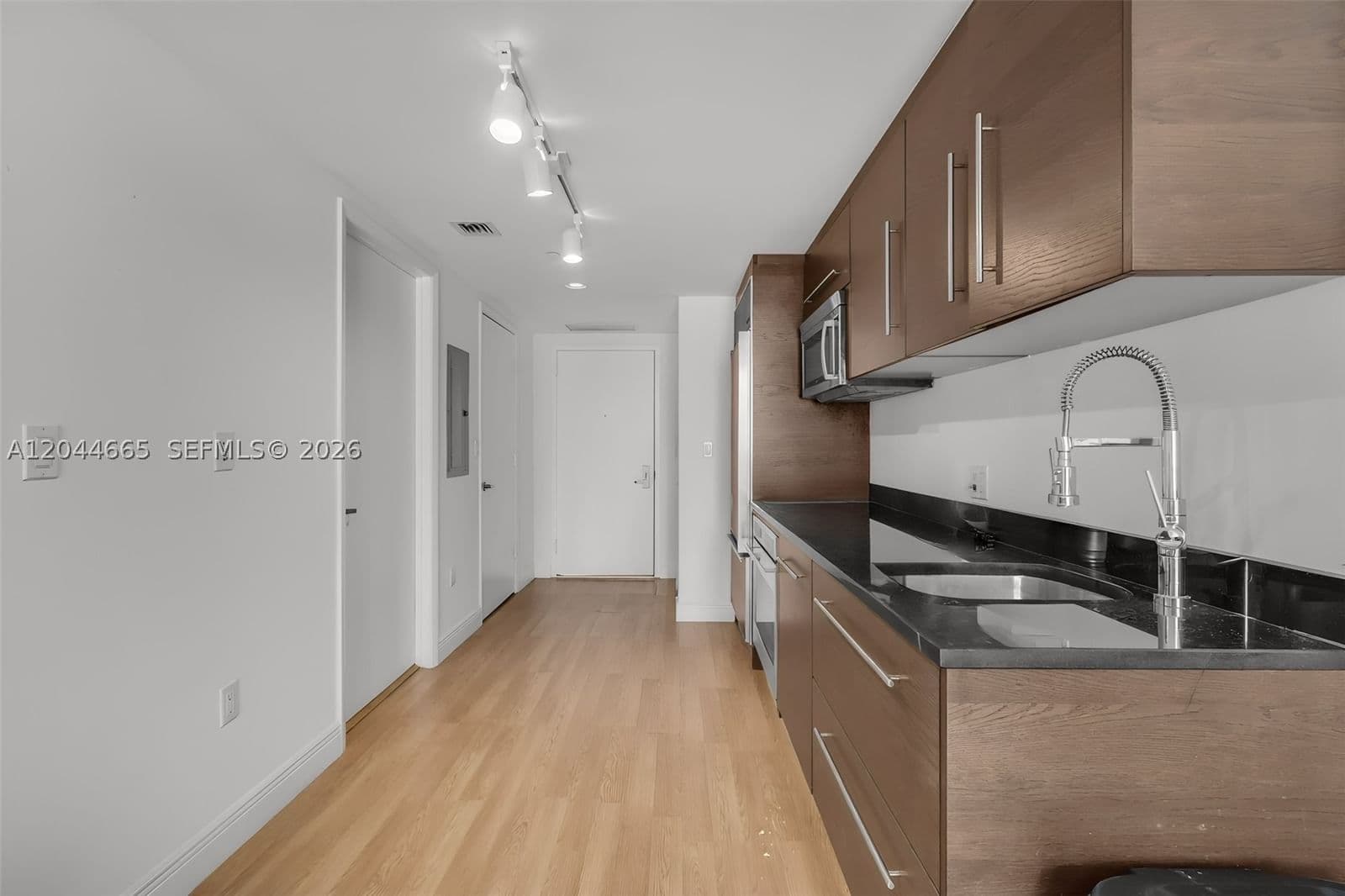 Condo — 475 Brickell Ave #2508, Miami, FL 33131