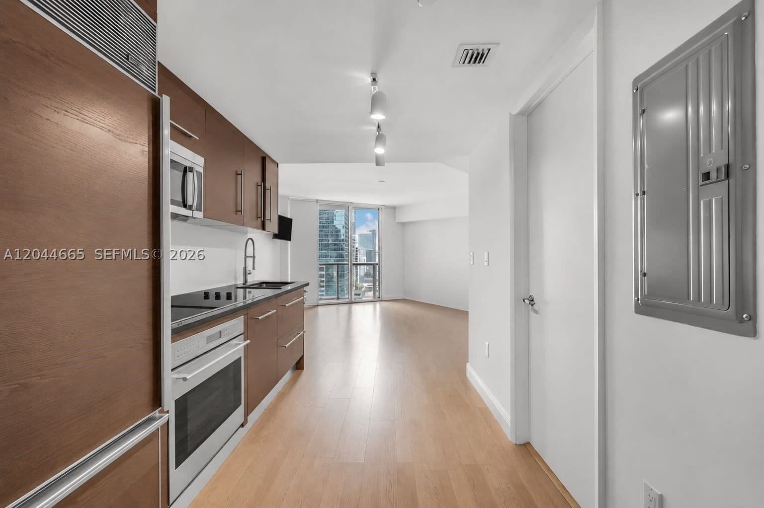 Condo — 475 Brickell Ave #2508, Miami, FL 33131