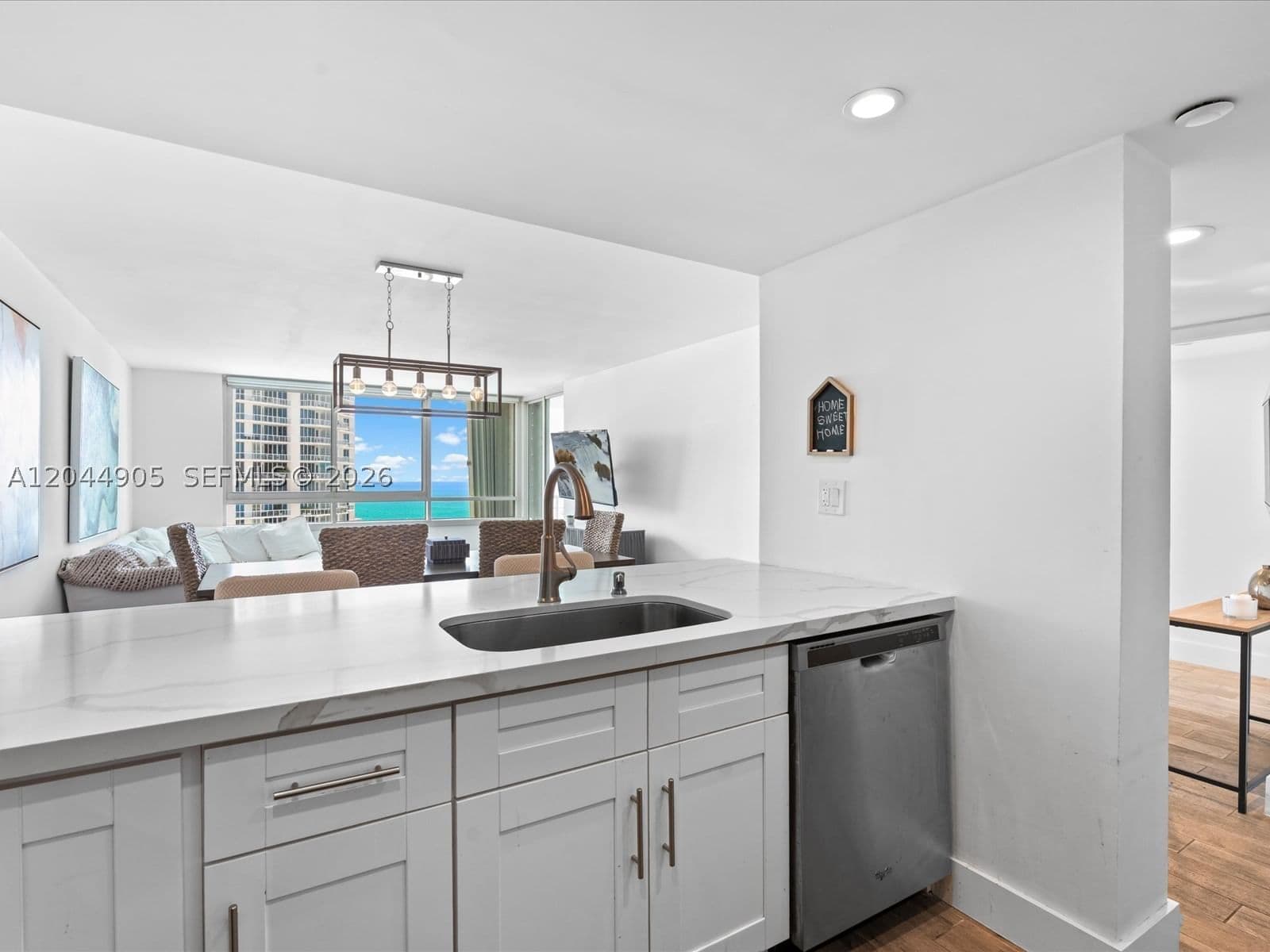 2+1 Condo — 400 Pointe Dr #1102, Miami Beach, FL 33139