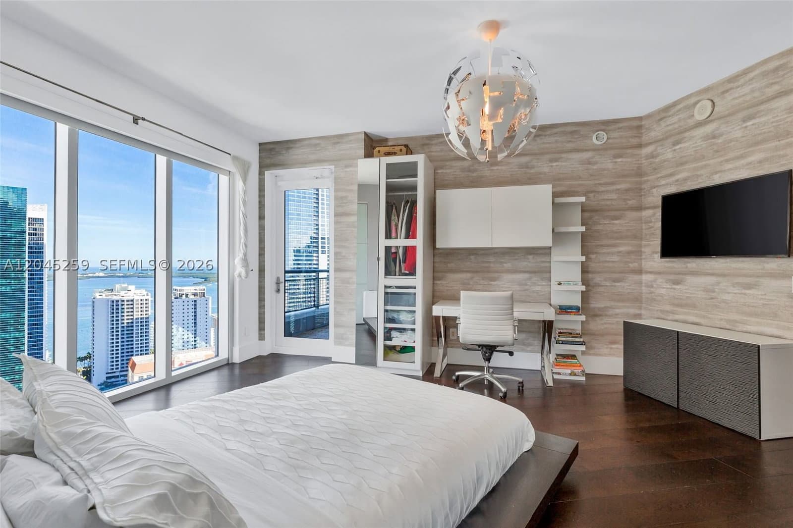 3-bedroom Condo — 60 13th St #3200, Miami, FL 33130