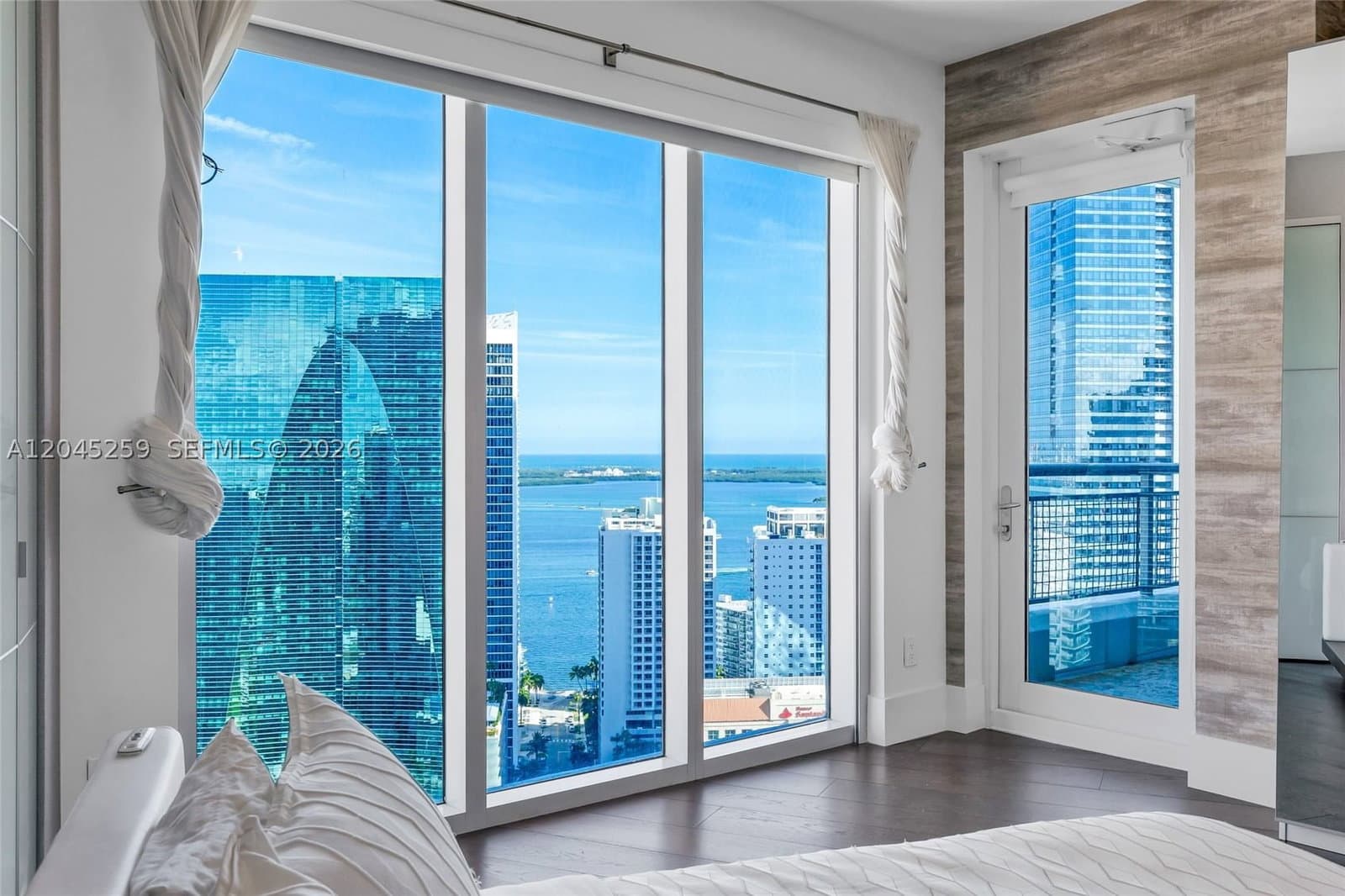 3-bedroom Condo — 60 13th St #3200, Miami, FL 33130