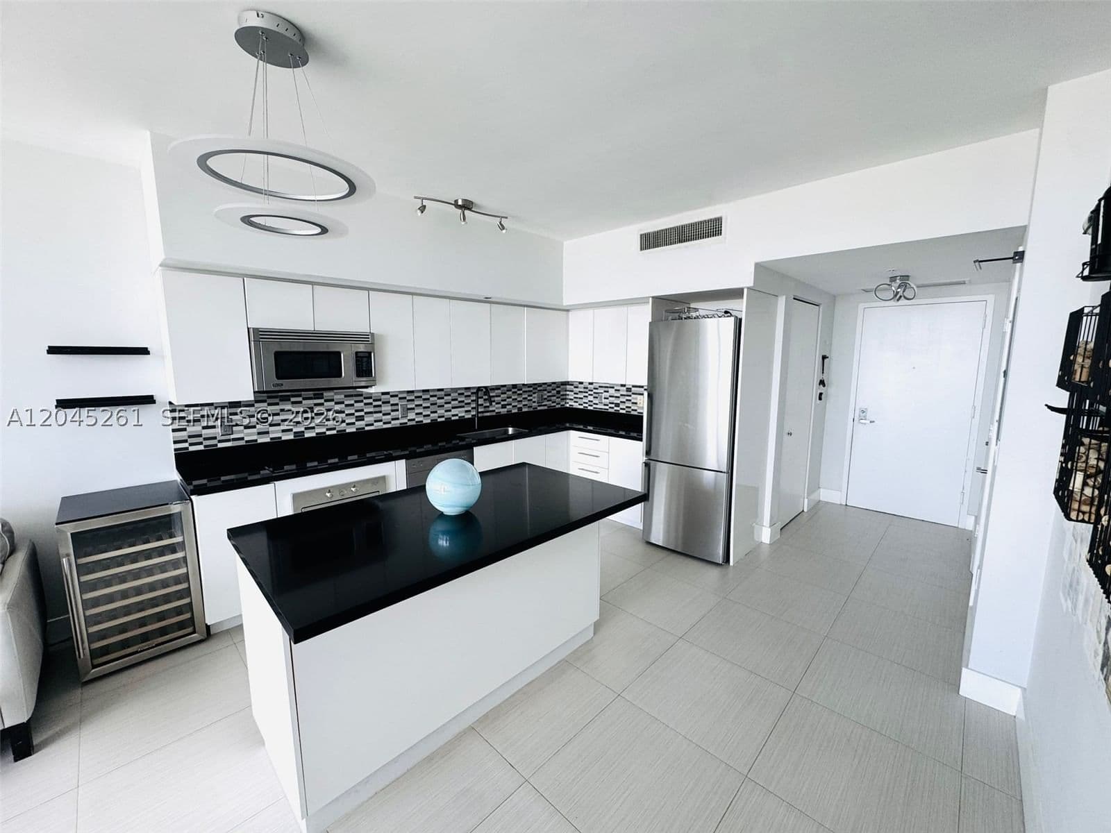 1+1 Condo — 92 3rd St #3608, Miami, FL 33130