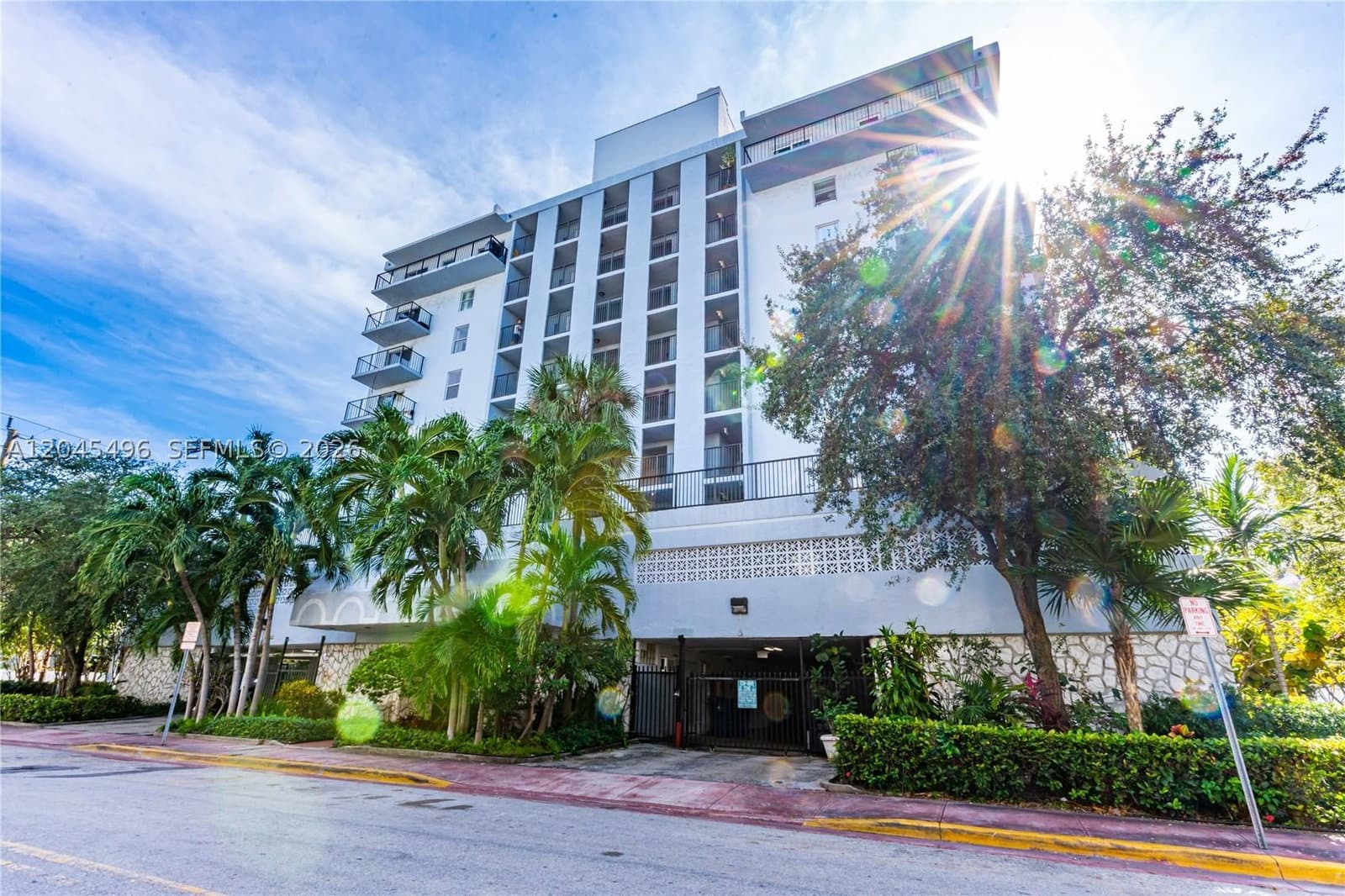 2-bedroom Condo — 899 West Ave #3M, Miami Beach, FL 33139