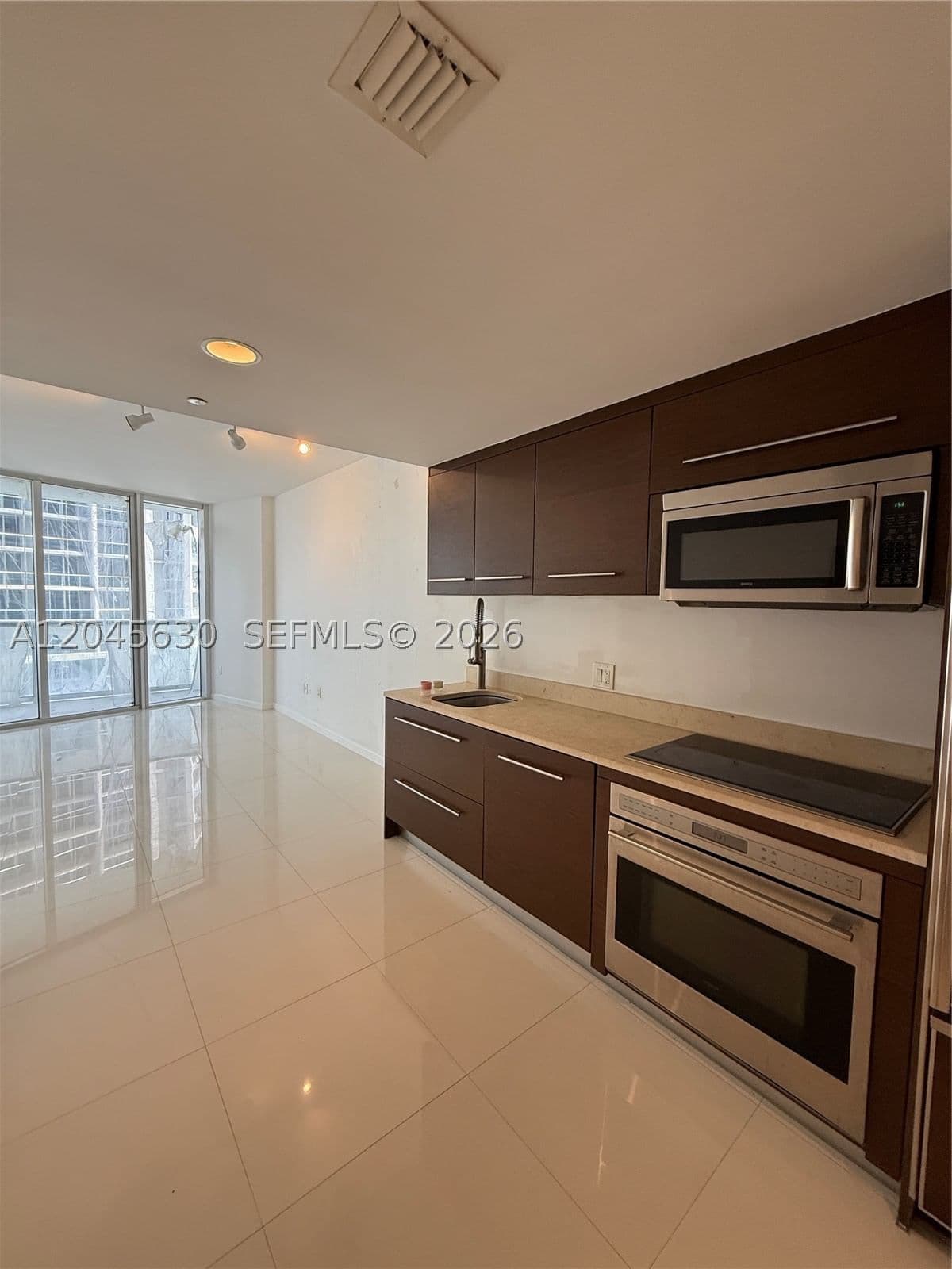 1+1 Condo — 495 Brickell Ave #3106, Miami, FL 33131