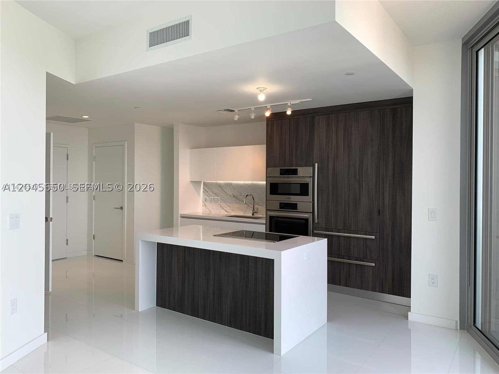 1+1 Condo — 851 1st Ave #2702, Miami, FL 33132