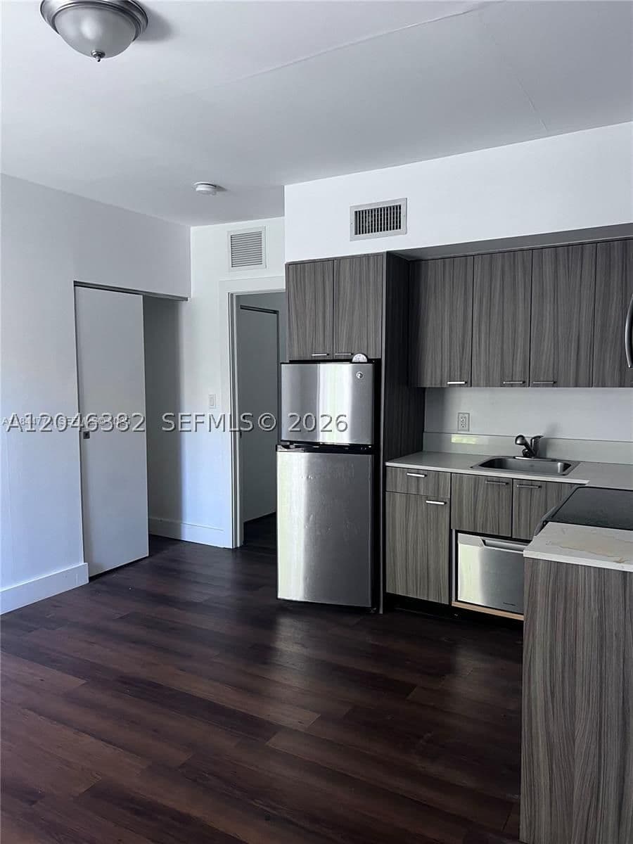 1+1 Condo — 557 Michigan Ave #115, Miami Beach, FL 33139