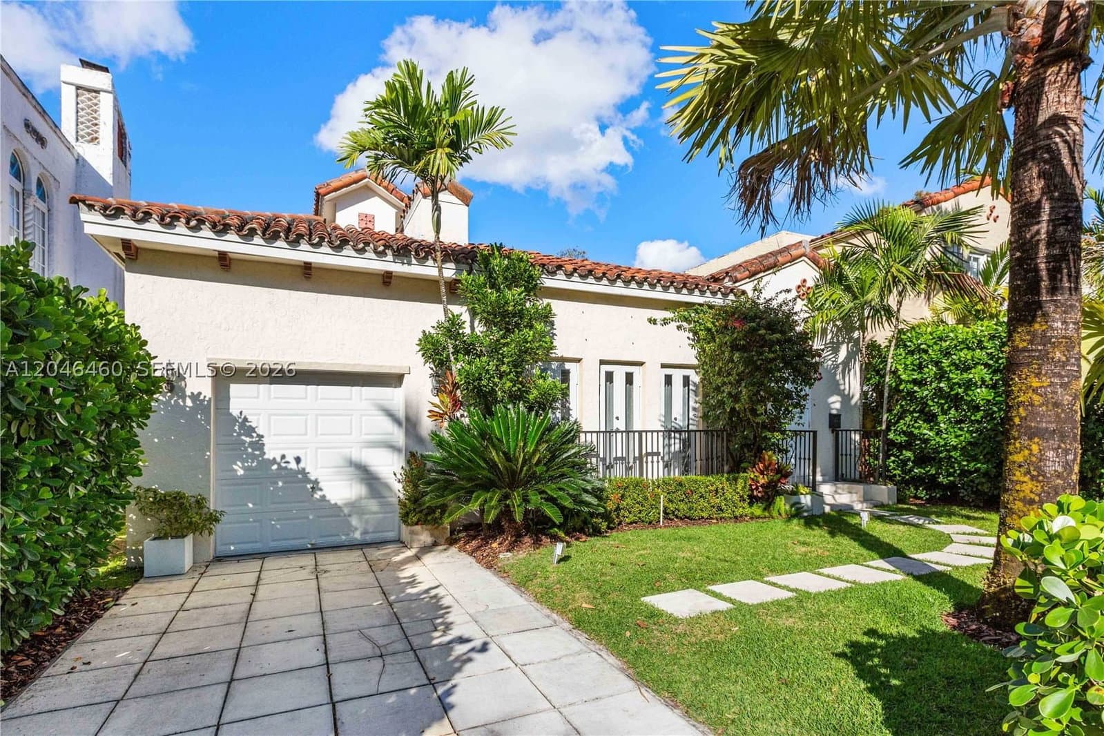 3+1 Müstakil ev — 737 Alhambra Cir, Coral Gables, FL 33134