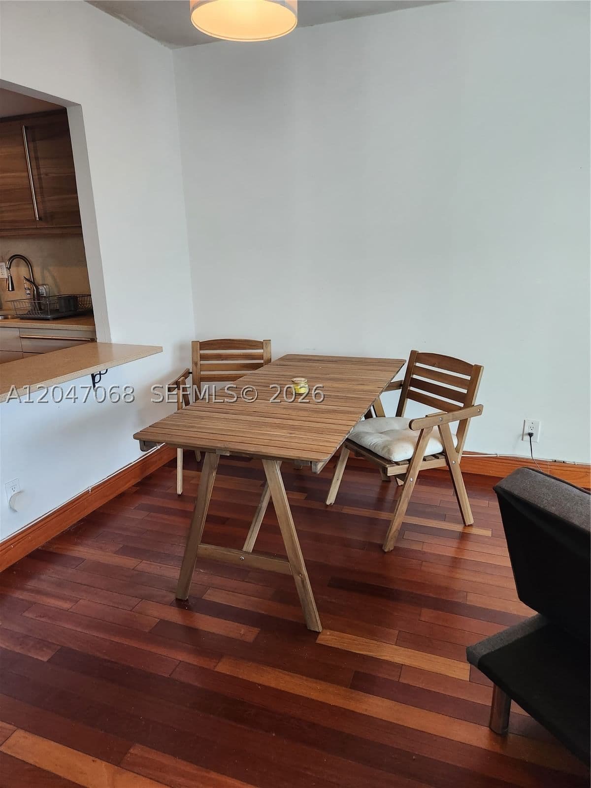Condo — 5401 Collins Ave #1110, Miami Beach, FL 33140