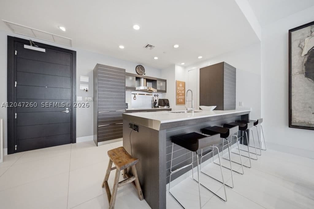 2-bedroom Condo — 200 Biscayne Boulevard Way #5110, Miami, FL 33131