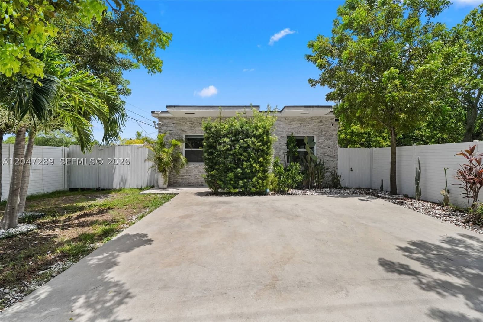 3+1 Müstakil ev — 5629 31st Ave, Miami, FL 33142