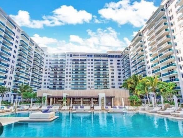 2-bedroom Condo — 2301 Collins Ave #833, Miami Beach, FL 33139