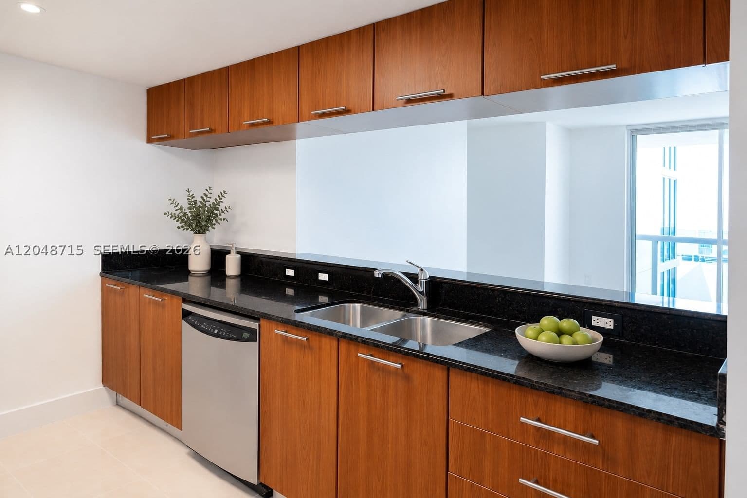 1+1 Condo — 1800 Bayshore Dr #4102, Miami, FL 33132