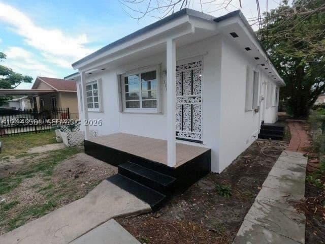 3+1 Müstakil ev — 3062 60th St, Miami, FL 33142