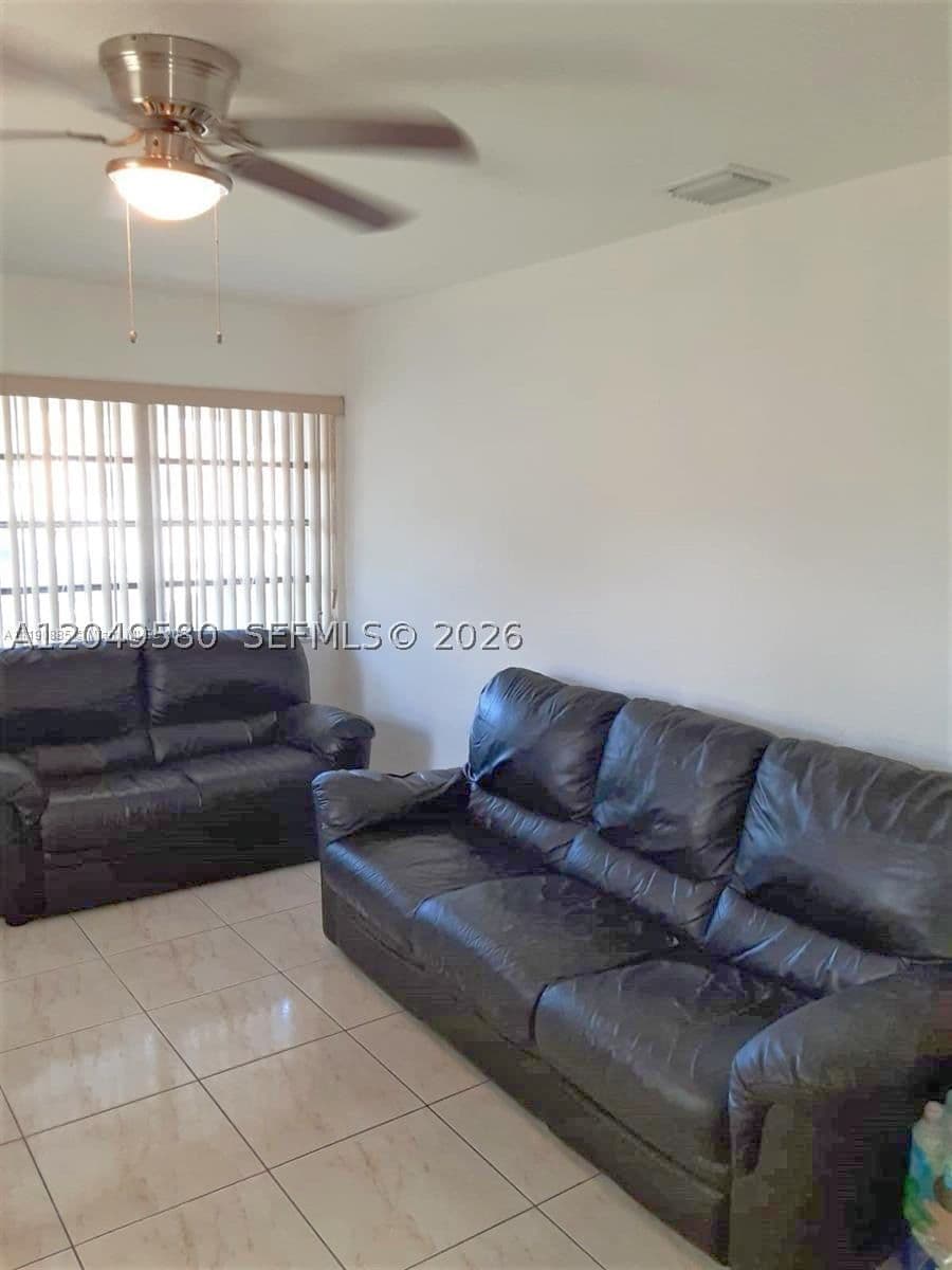 3+1 Müstakil ev — 3062 60th St, Miami, FL 33142