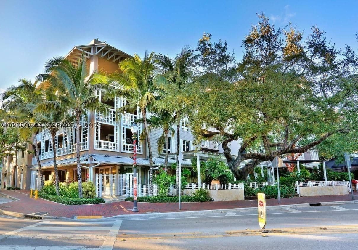 1+1 Condo — 3540 Main Hwy #204, Miami, FL 33133