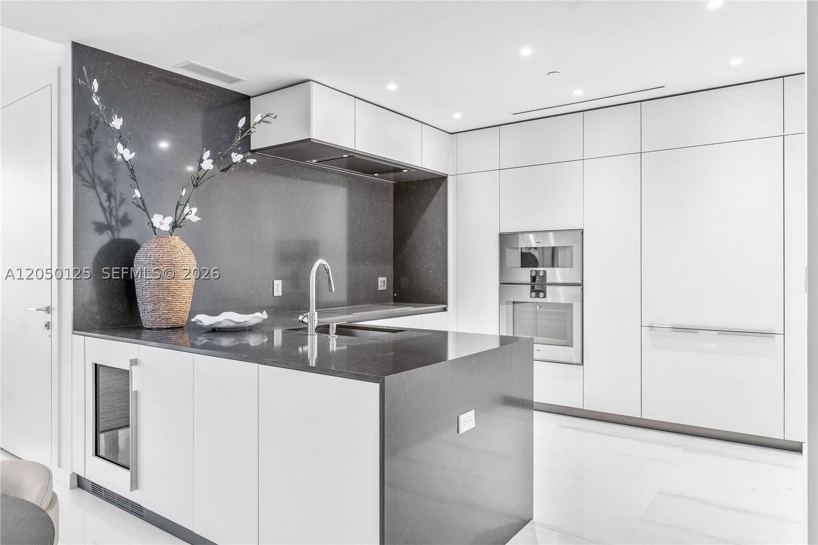 2+1 Condo — 300 Biscayne Blvd Way #4309, Miami, FL 33131