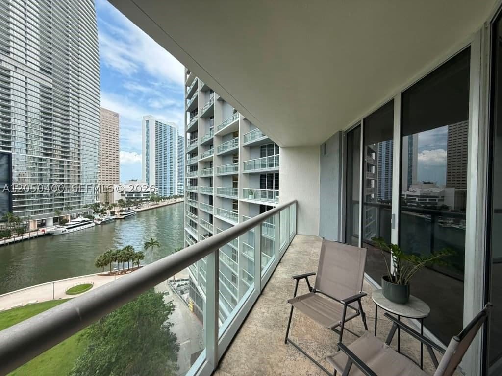 1-bedroom Condo — 475 Brickell Ave #1012, Miami, FL 33131