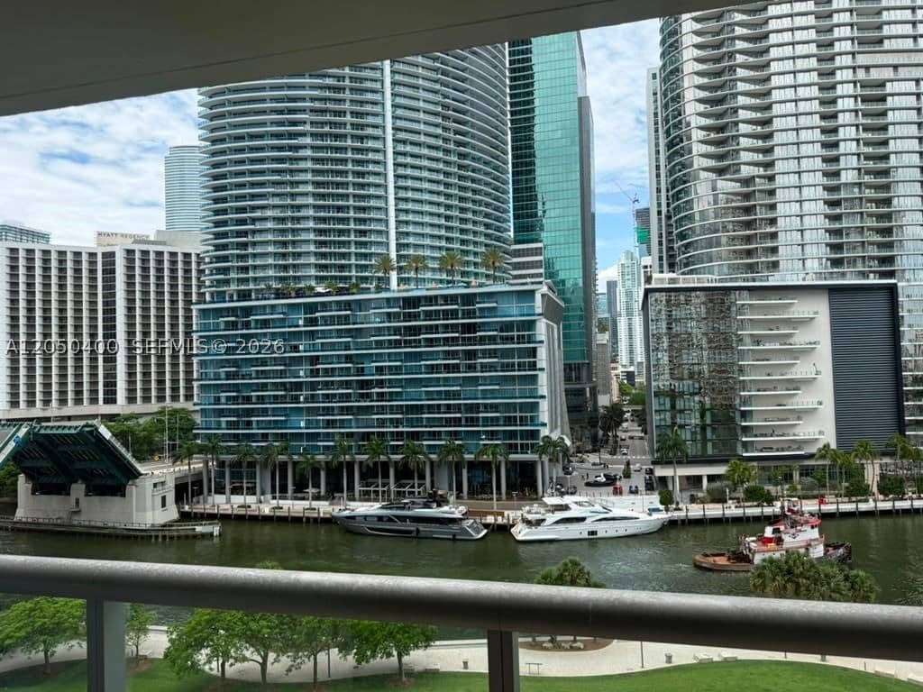 1-bedroom Condo — 475 Brickell Ave #1012, Miami, FL 33131