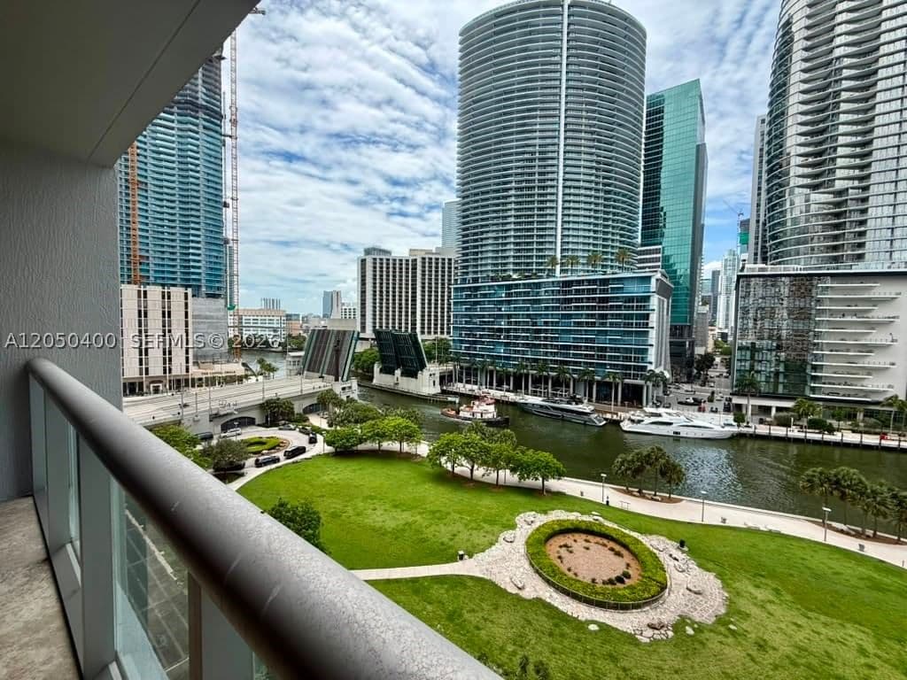 1-bedroom Condo — 475 Brickell Ave #1012, Miami, FL 33131