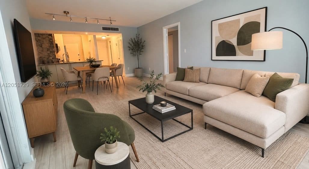 1+1 Condo — 2899 Collins Ave #724, Miami Beach, FL 33140