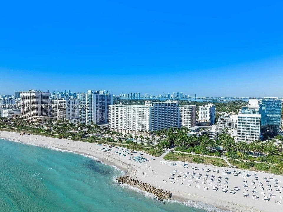 Condo — 2899 Collins Ave #1734, Miami Beach, FL 33140