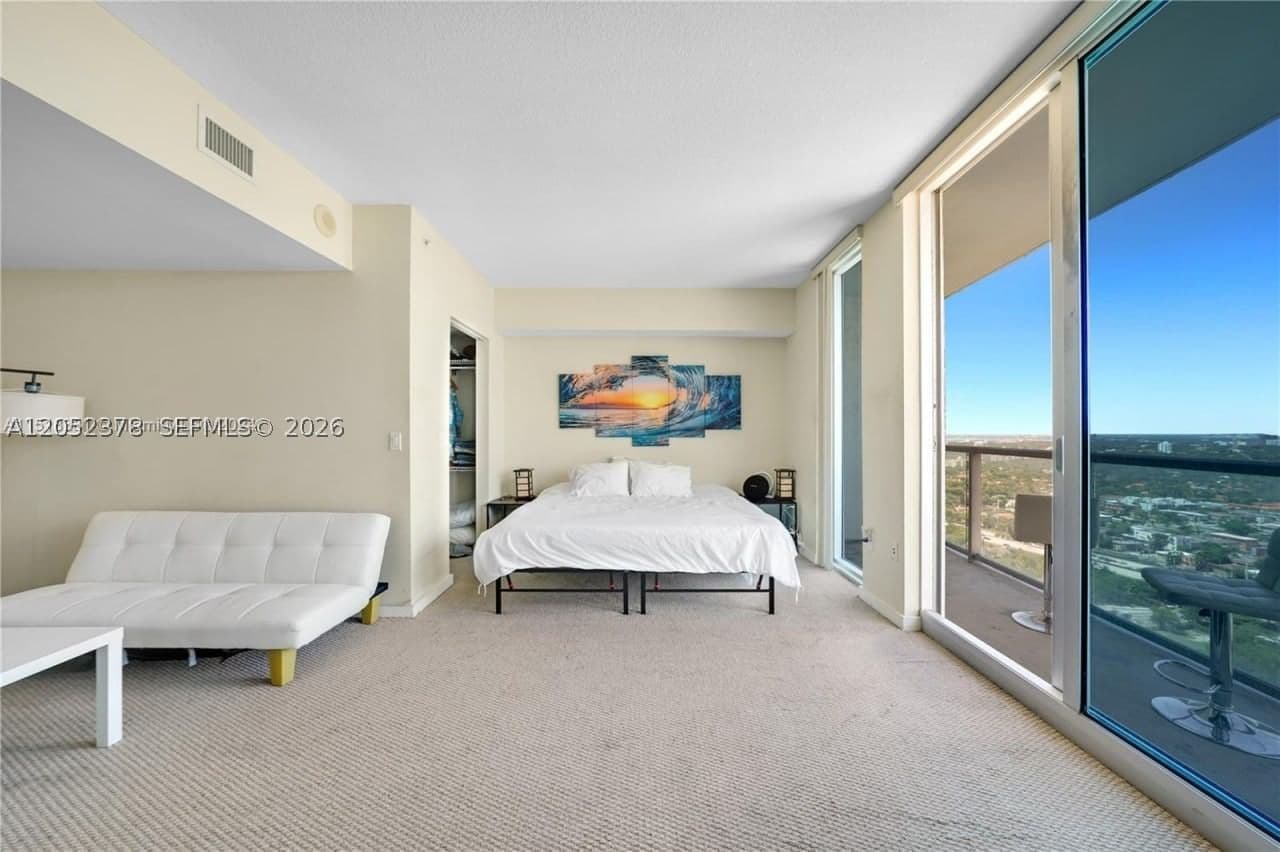 Condo — 185 7th St #3100, Miami, FL 33130