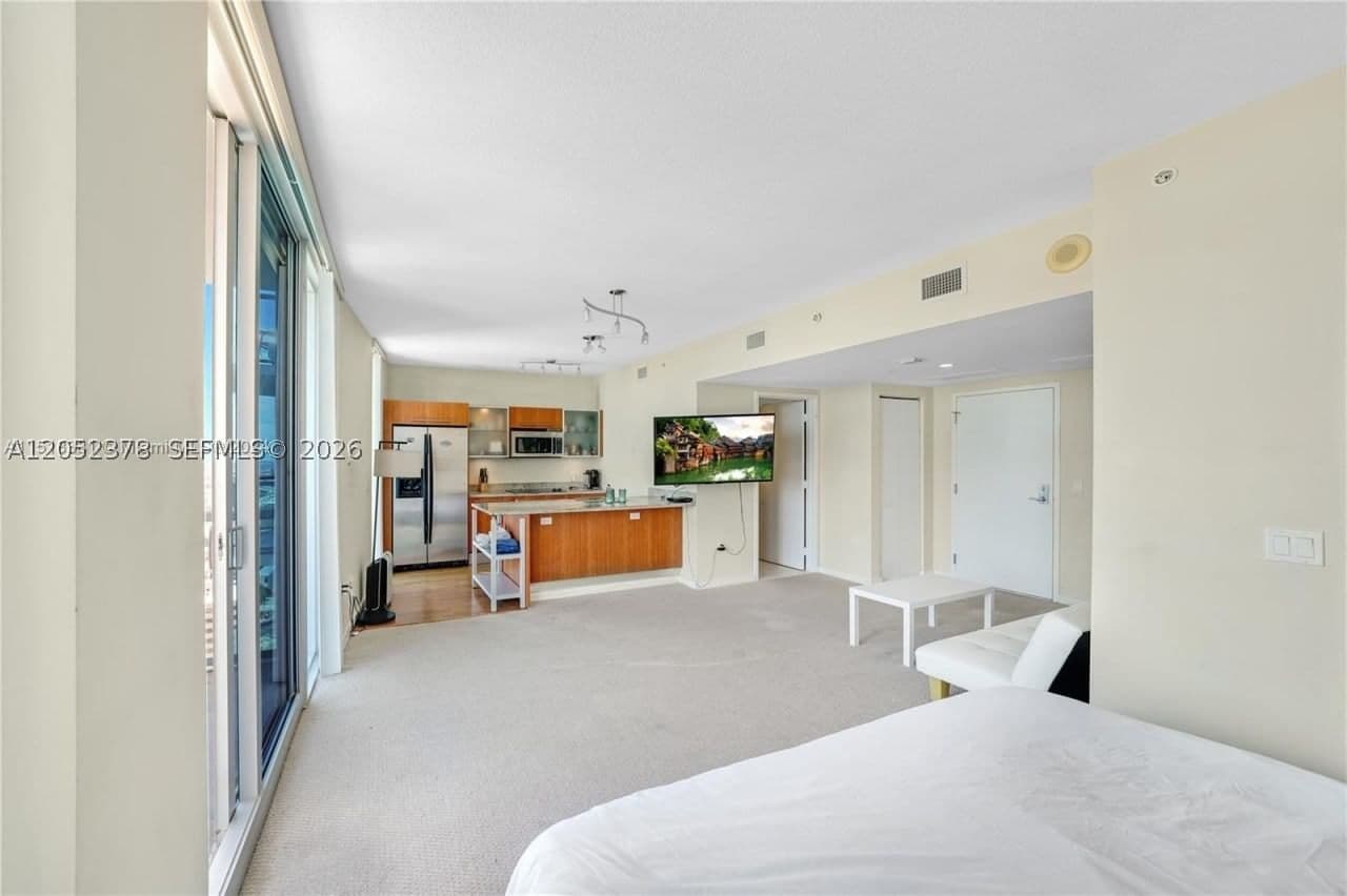 Condo — 185 7th St #3100, Miami, FL 33130