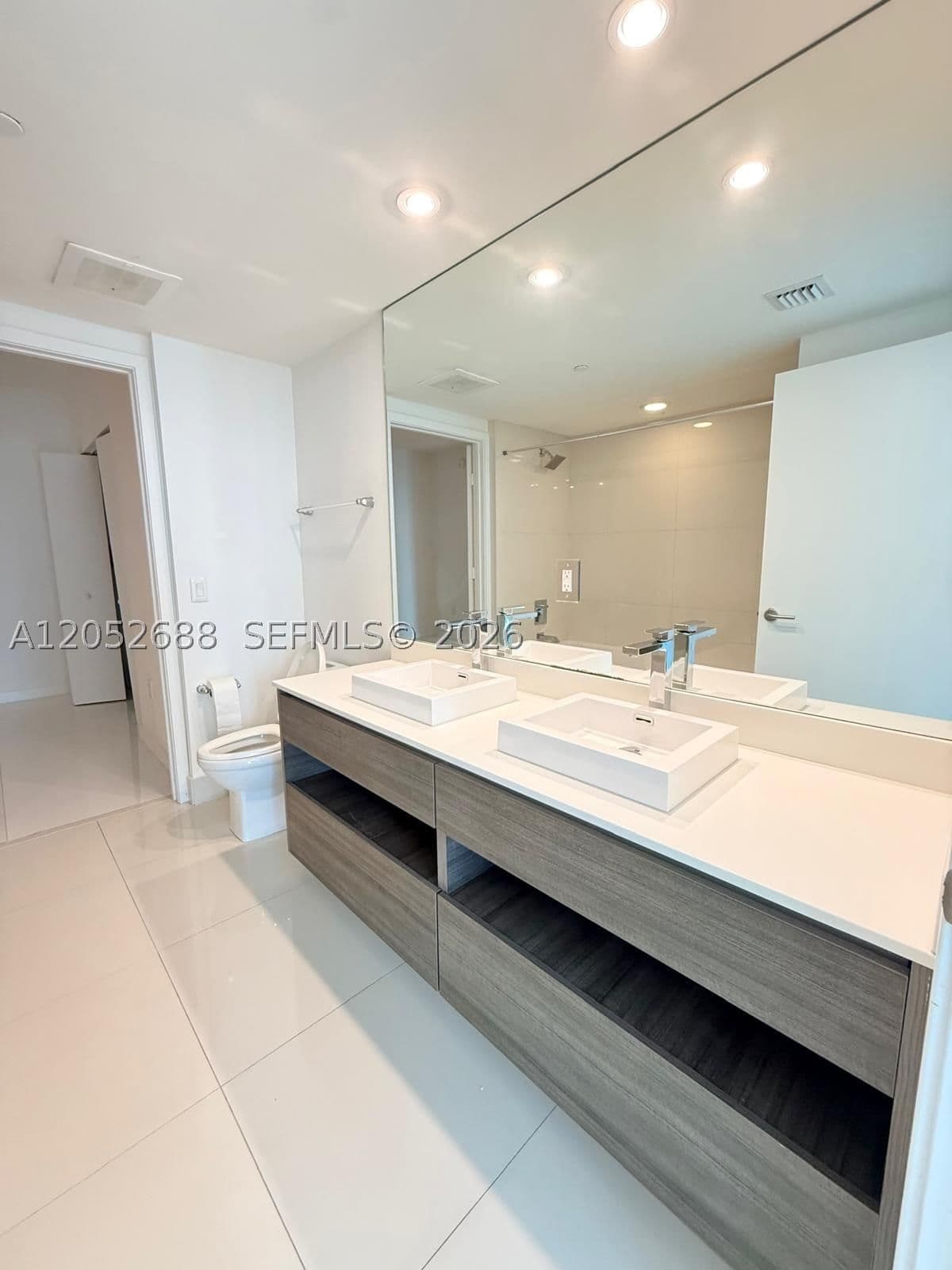 1+1 Condo — 1100 MIAMI AV #4103, Miami, FL 33130