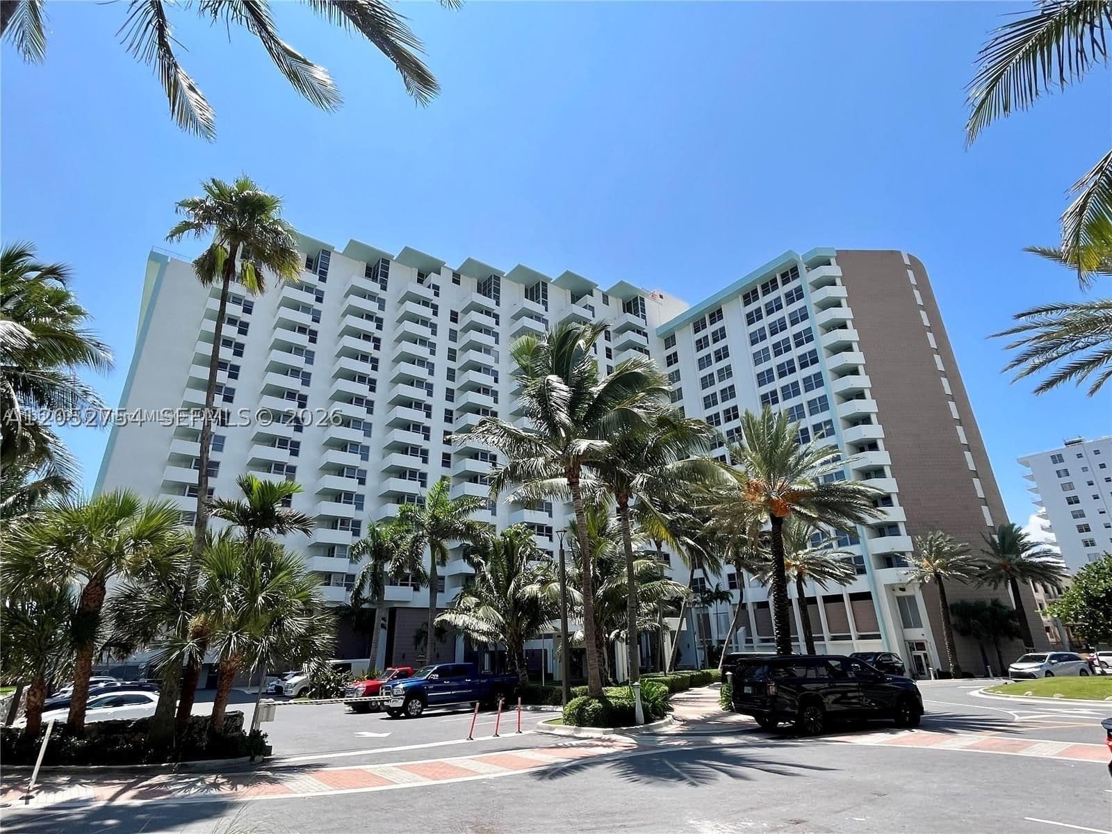 1-bedroom Condo — 2899 Collins Ave #724, Miami Beach, FL 33140
