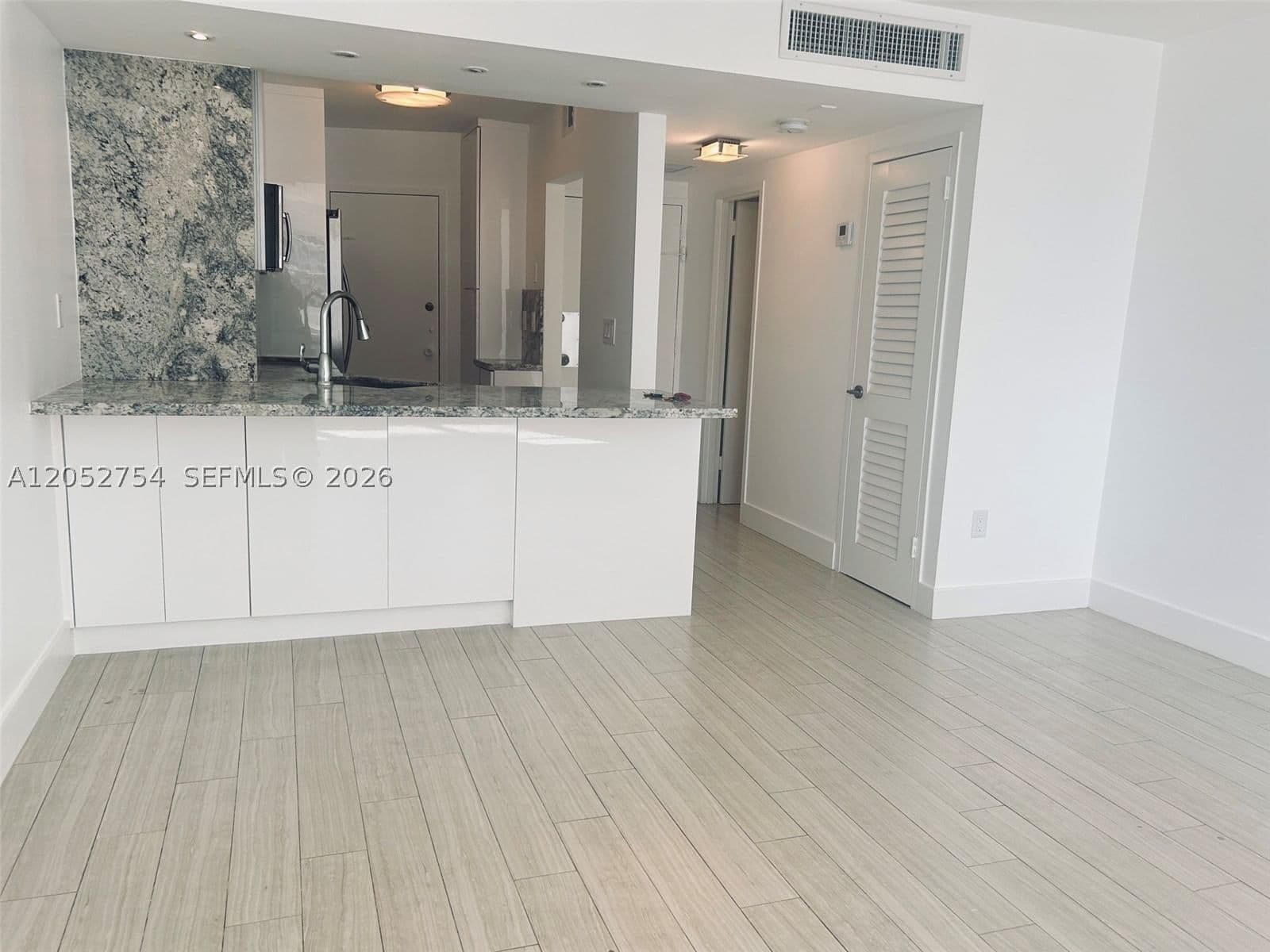 1-bedroom Condo — 2899 Collins Ave #724, Miami Beach, FL 33140