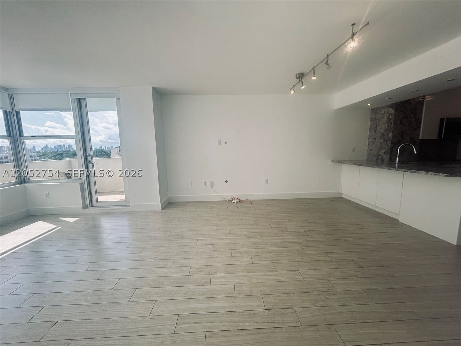 1-bedroom Condo — 2899 Collins Ave #724, Miami Beach, FL 33140