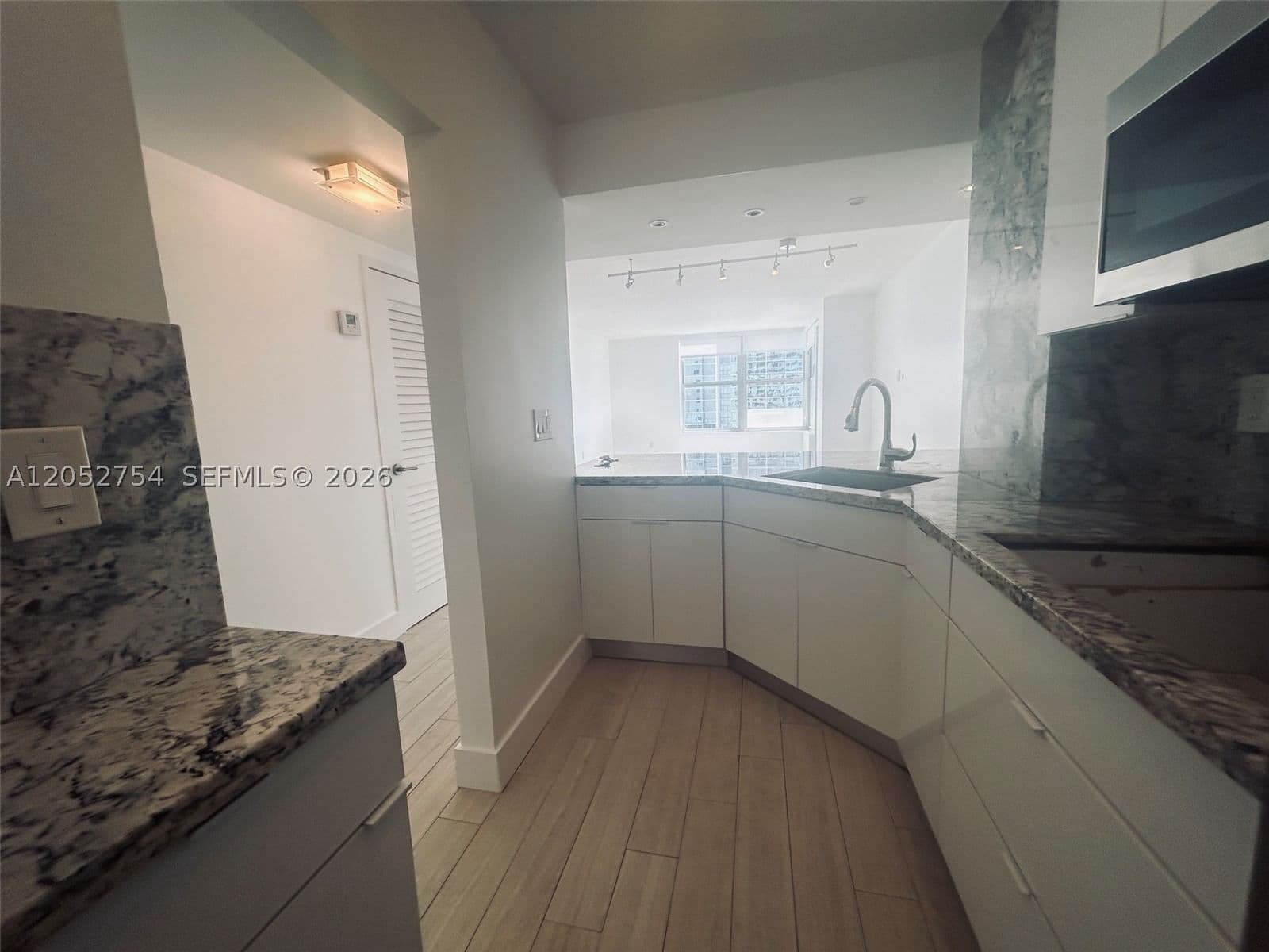 1-bedroom Condo — 2899 Collins Ave #724, Miami Beach, FL 33140