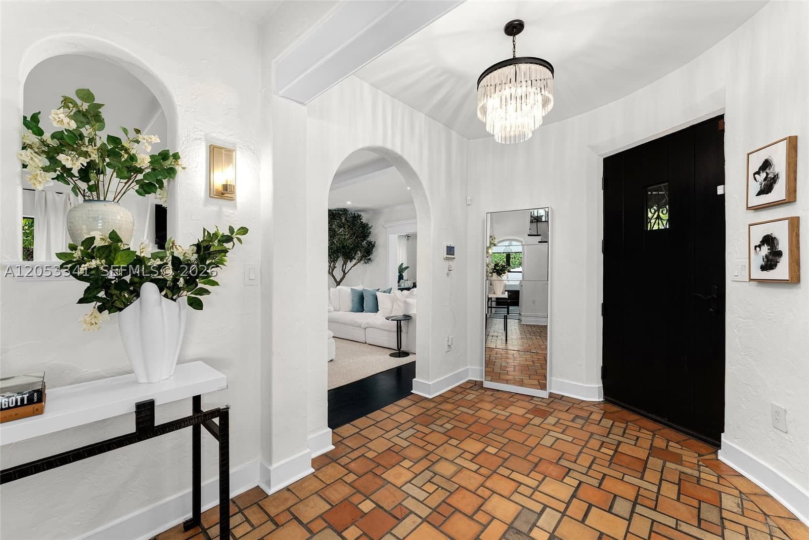 5+1 Müstakil ev — 4430 Alton Rd, Miami Beach, FL 33140