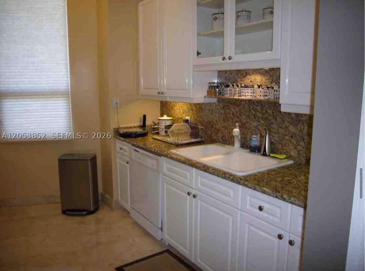 2+1 Condo — 808 Brickell Key Dr #606, Miami, FL 33131