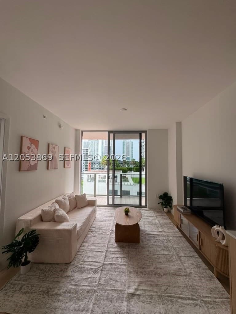 1-bedroom Apartment — 90 32nd St #811, Miami, FL 33137