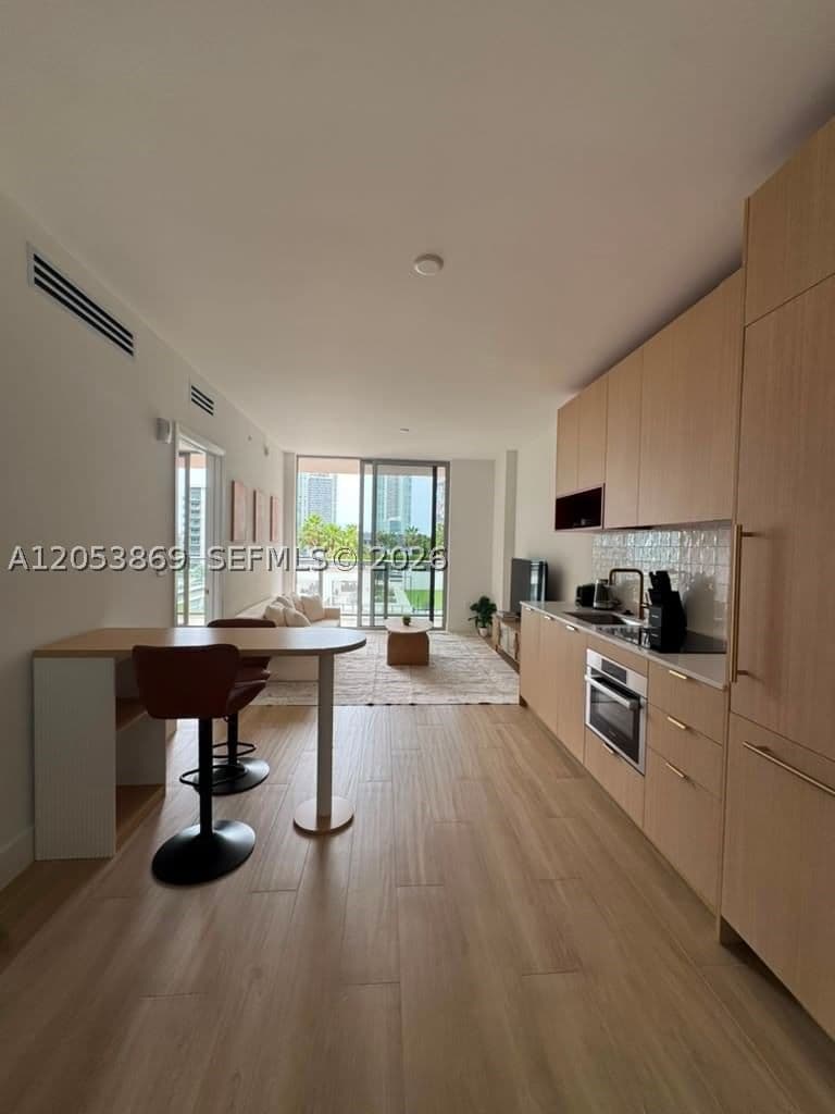 1-bedroom Apartment — 90 32nd St #811, Miami, FL 33137