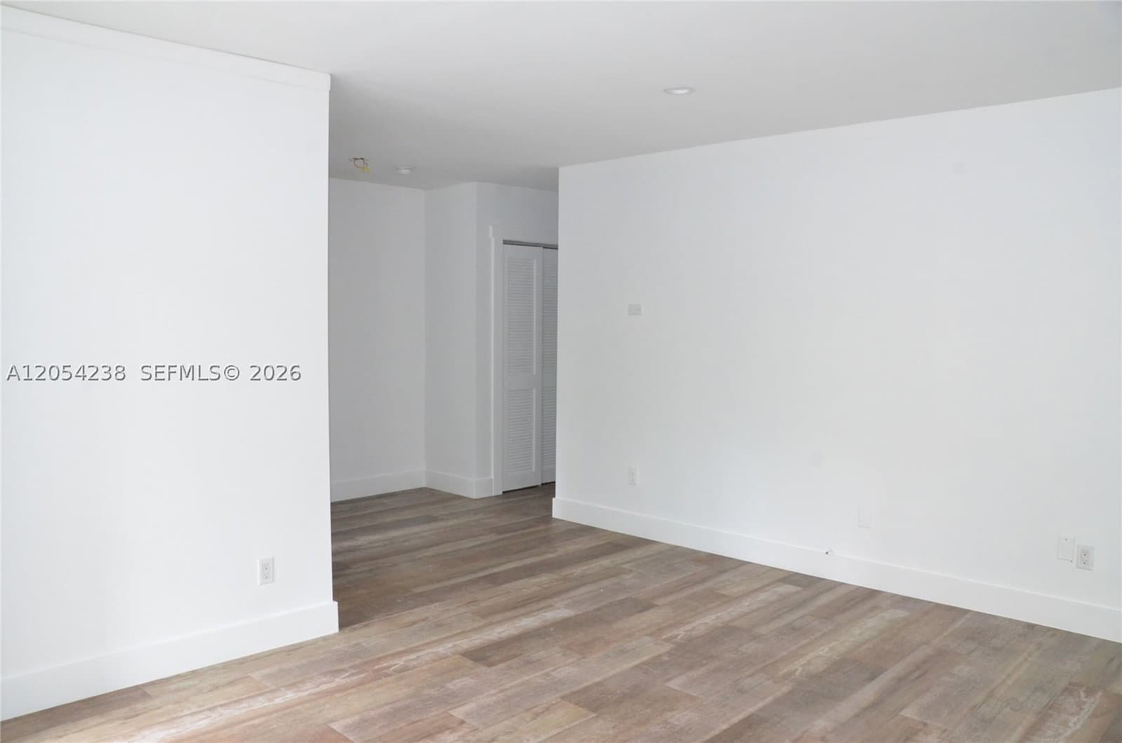 1-bedroom Condo — 35 Edgewater Dr #104, Coral Gables, FL 33133