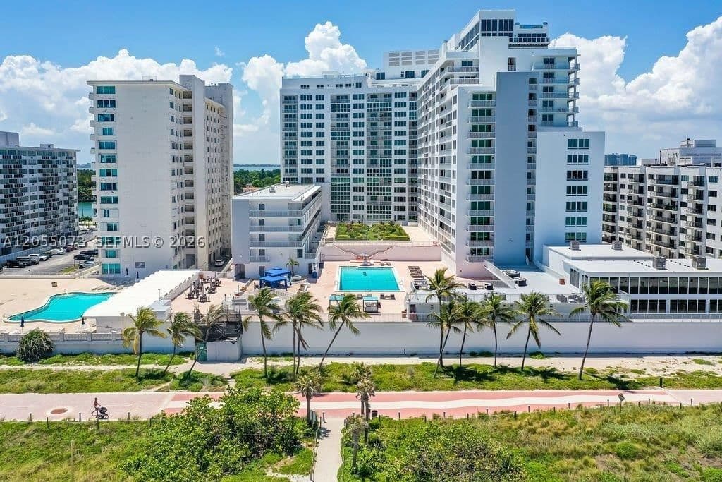 1-bedroom Condo — 5401 Collins Ave #513, Miami Beach, FL 33140