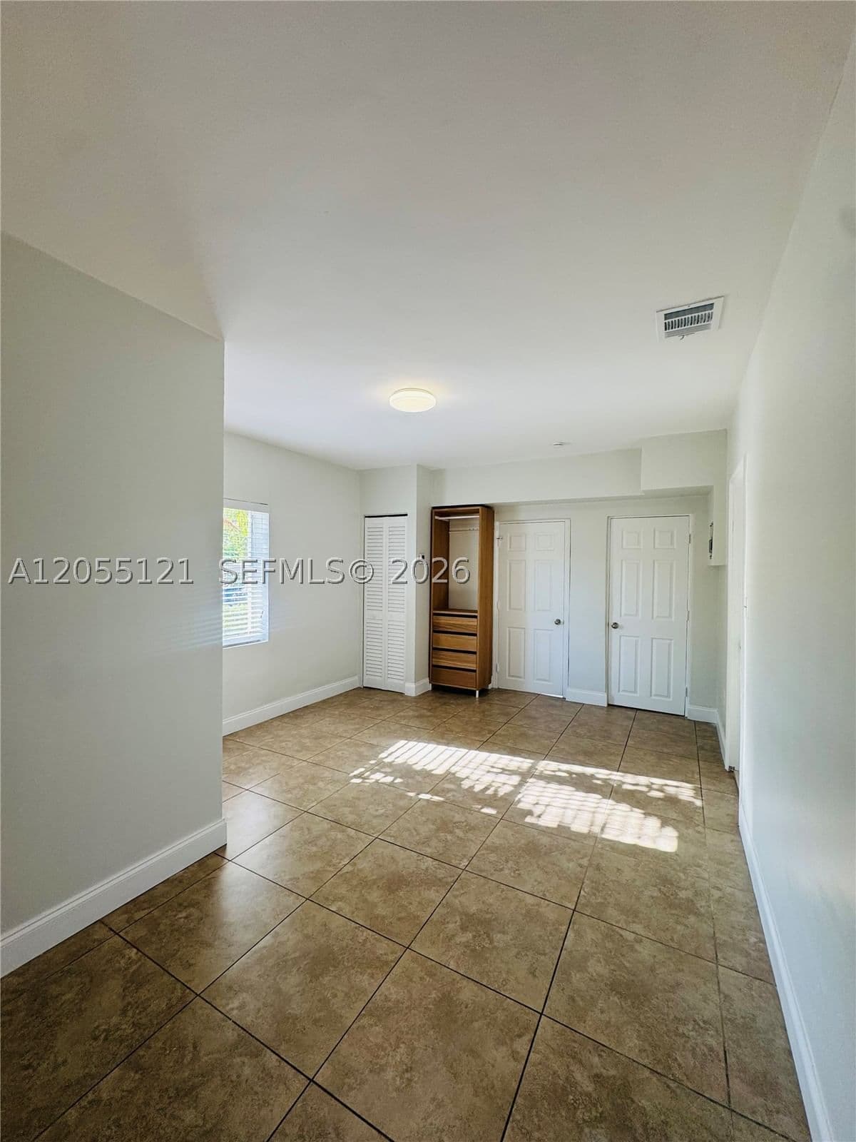 1-bedroom Apartment — 2816 Pine Tree Dr #3, Miami Beach, FL 33140