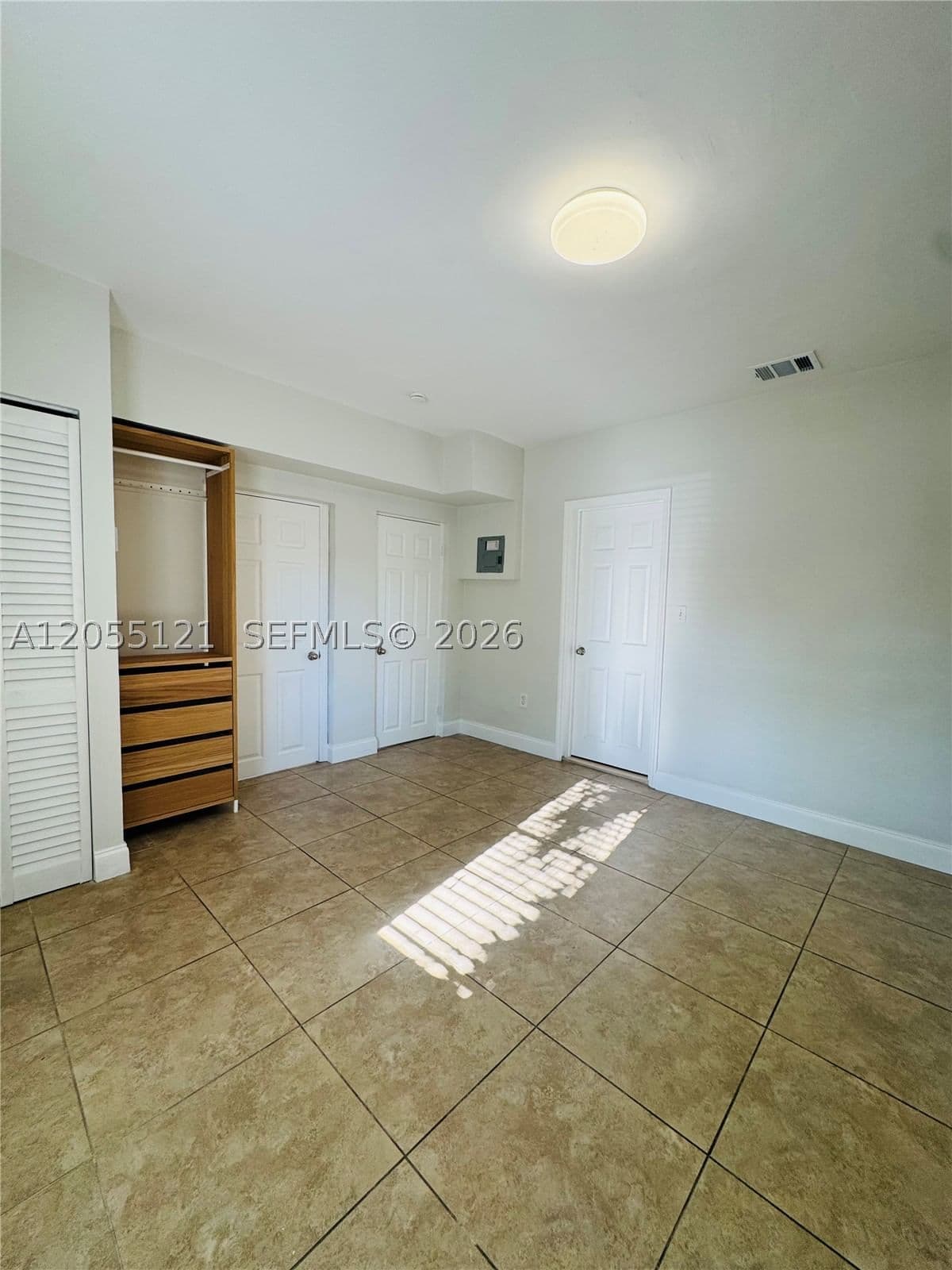 1-bedroom Apartment — 2816 Pine Tree Dr #3, Miami Beach, FL 33140
