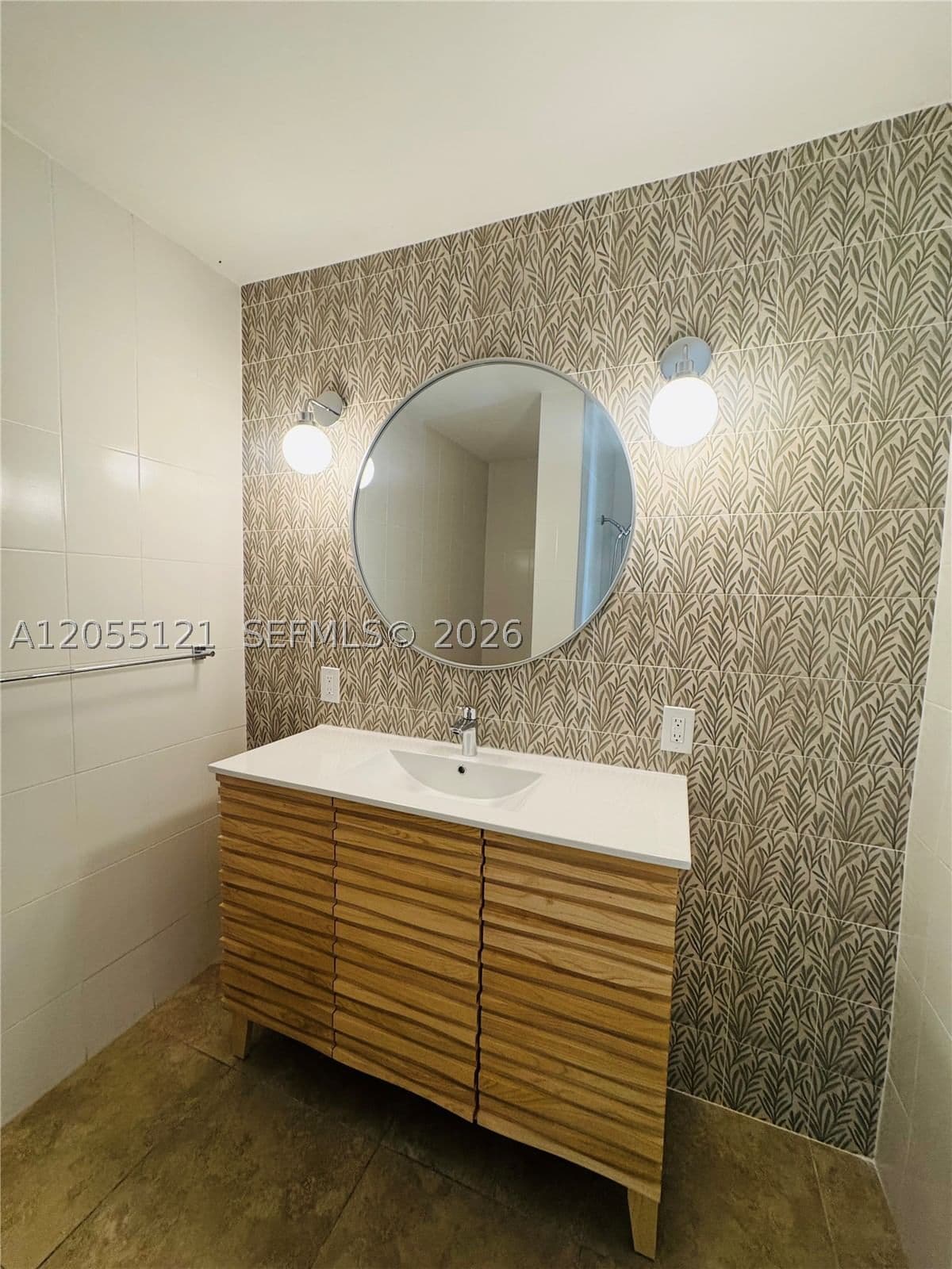 1-bedroom Apartment — 2816 Pine Tree Dr #3, Miami Beach, FL 33140