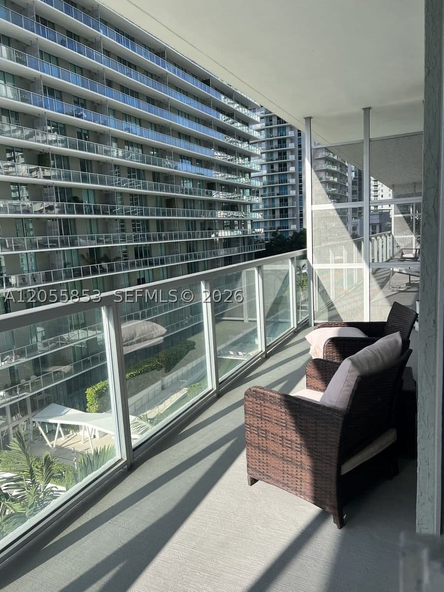 1-bedroom Condo — 79 12th St #1511-S, Miami, FL 33130