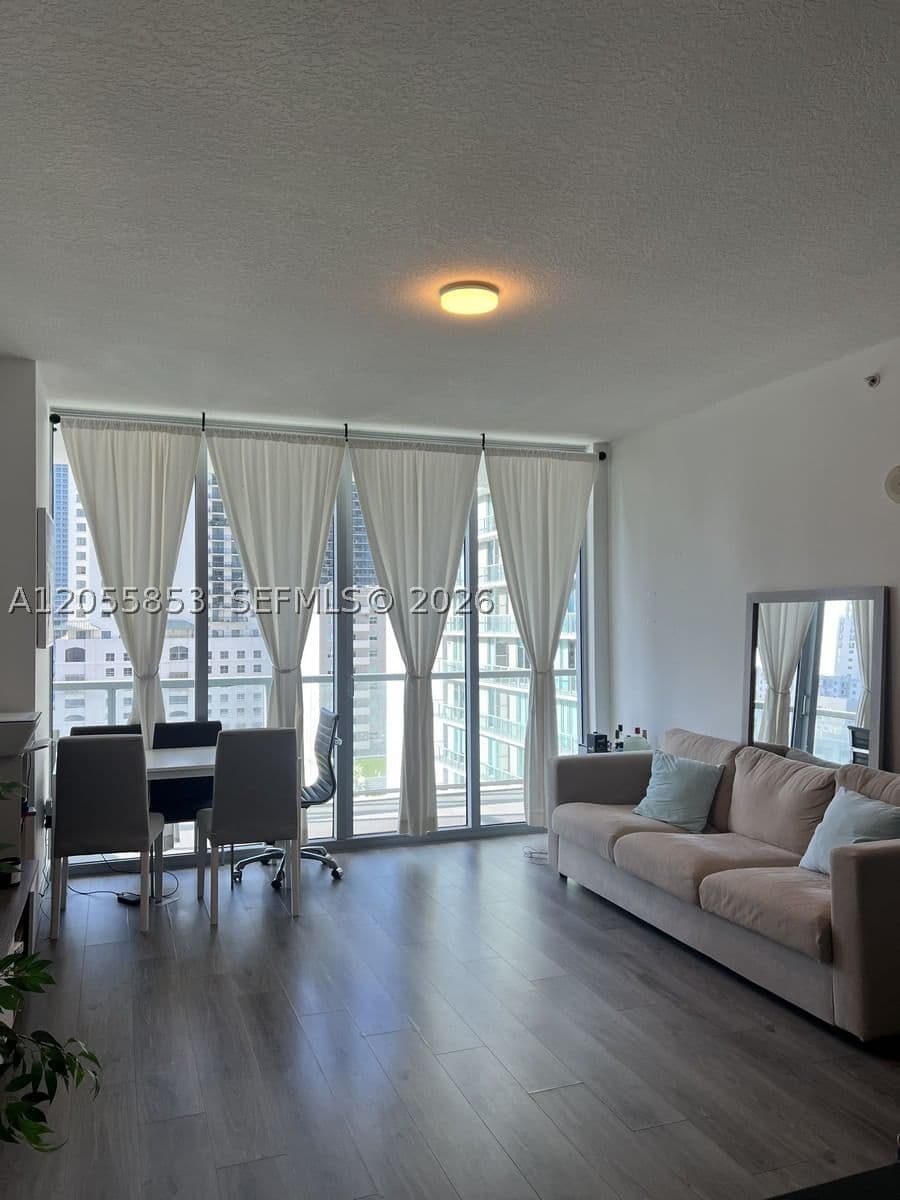 1-bedroom Condo — 79 12th St #1511-S, Miami, FL 33130