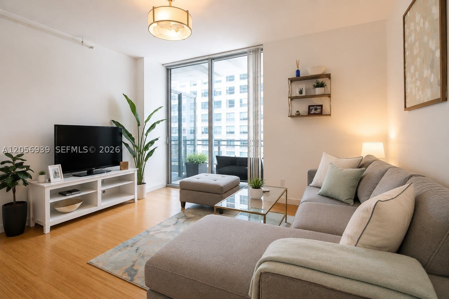 1+1 Condo — 690 1st Ct #1528, Miami, FL 33130