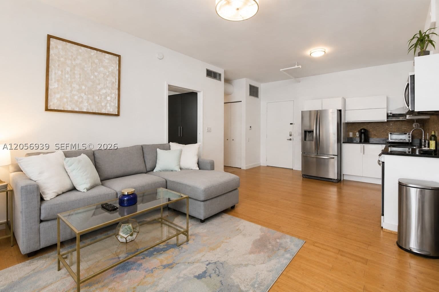 1+1 Condo — 690 1st Ct #1528, Miami, FL 33130