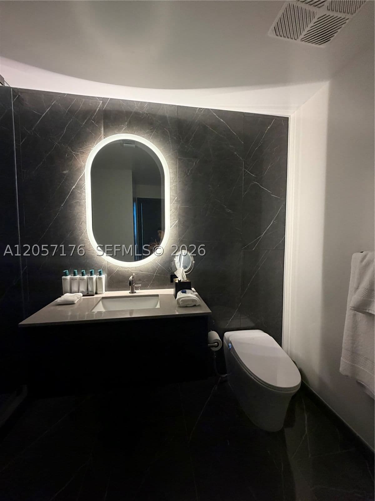 Condo — 20 11TH St #3712B, Miami, FL 33132